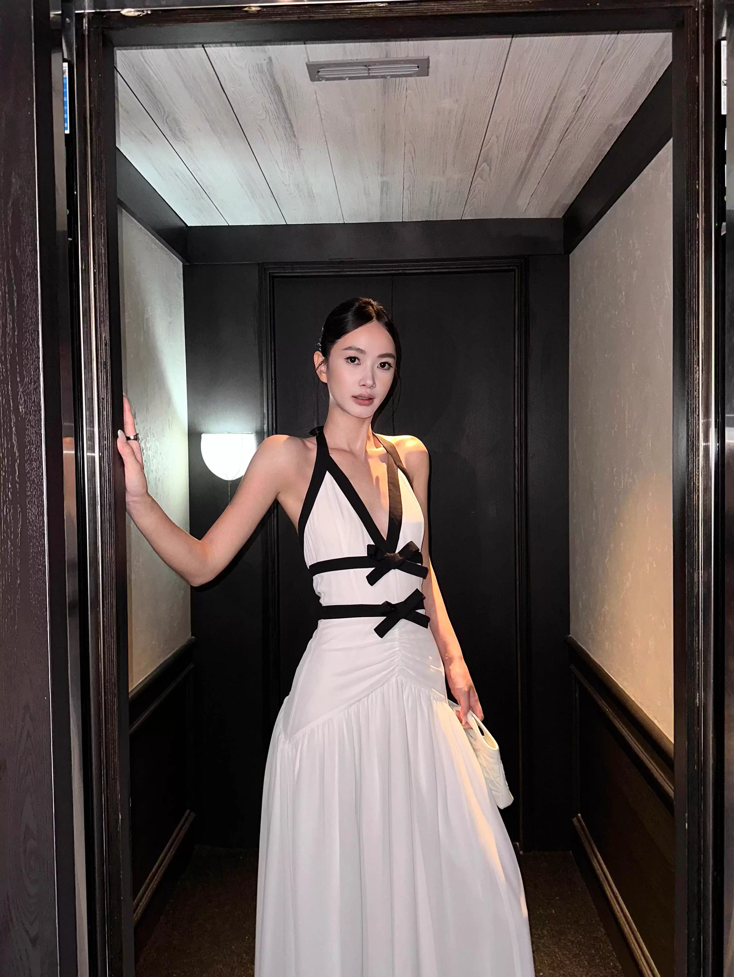 Sexy Halter V Neck Off White Chiffon Mermaid Long Wedding Guest Dress Backless Evening Dress With Bow