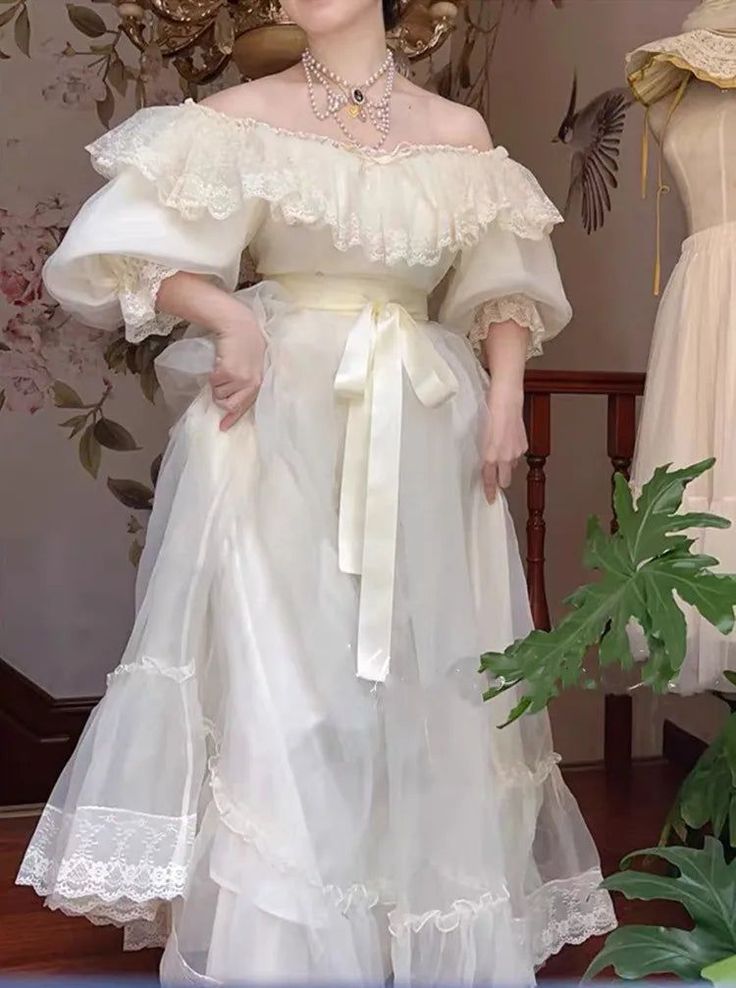 Vintage Victorian Style White Princess Dress Retro Lace Puff Sleeve Romantic Dress