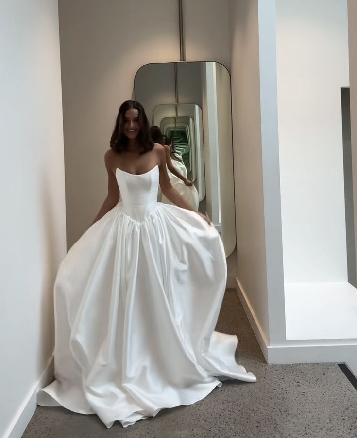 Stunning Ball Gown Strapless Satin Wedding Dresses