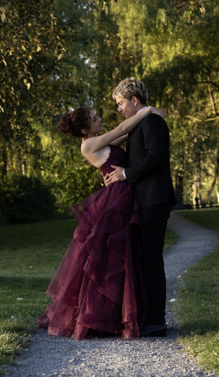 Vintage Burgundy Spaghetti Strap A-Line Multi-Layer Sequin Tulle Long Prom Dress Evening Dress