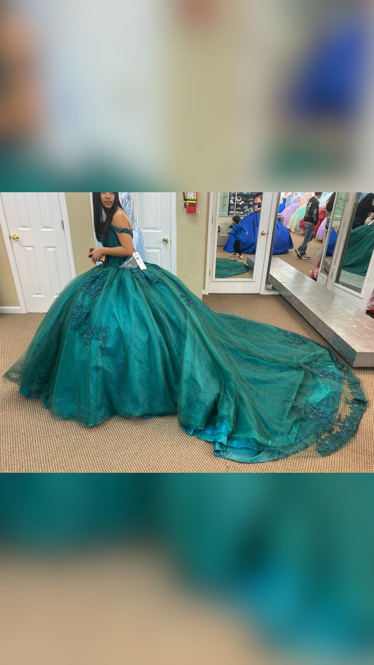 Off The Shoulder Ball Gown With Train Appliques Sweet 16 Dress Lace-up Back