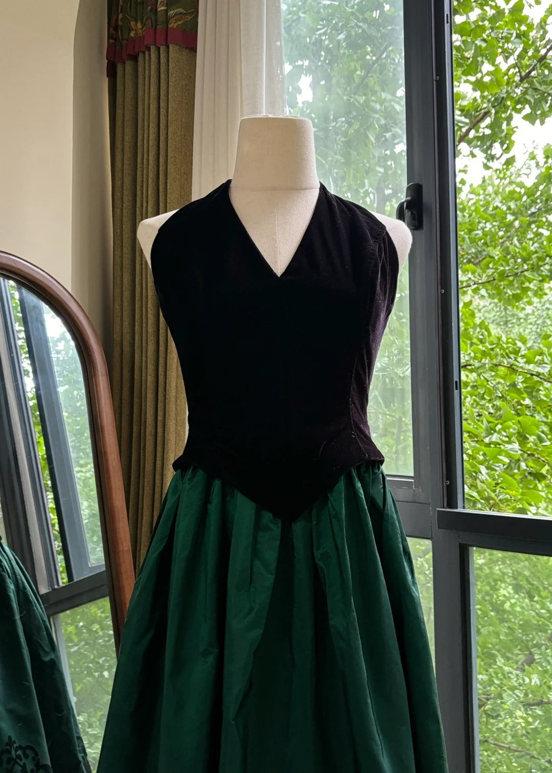 Retro Black And Green A-line Halter Neck Velvet And Satin Prom Dress Evening Dress