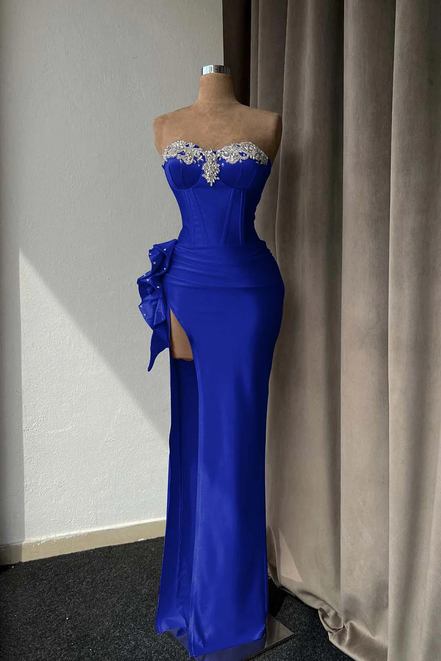 Luxurious Silver Strapless Beaded Slit Evening Dress Sheath Prom Dress