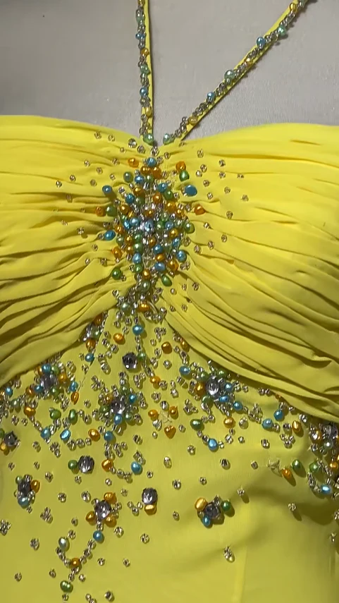 Stunning Yellow Halter Neck Sheath Chiffon Beaded Hi-Lo Prom Dresses Elegant Wedding Guest Dresses
