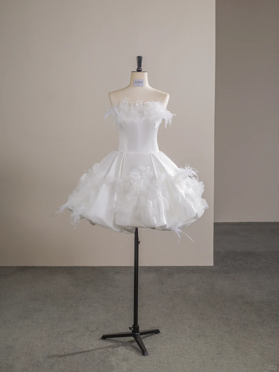 Cute White Strapless Satin Appliques Feathers A Line Short Homecoming Dress 20th Birthday Outfits