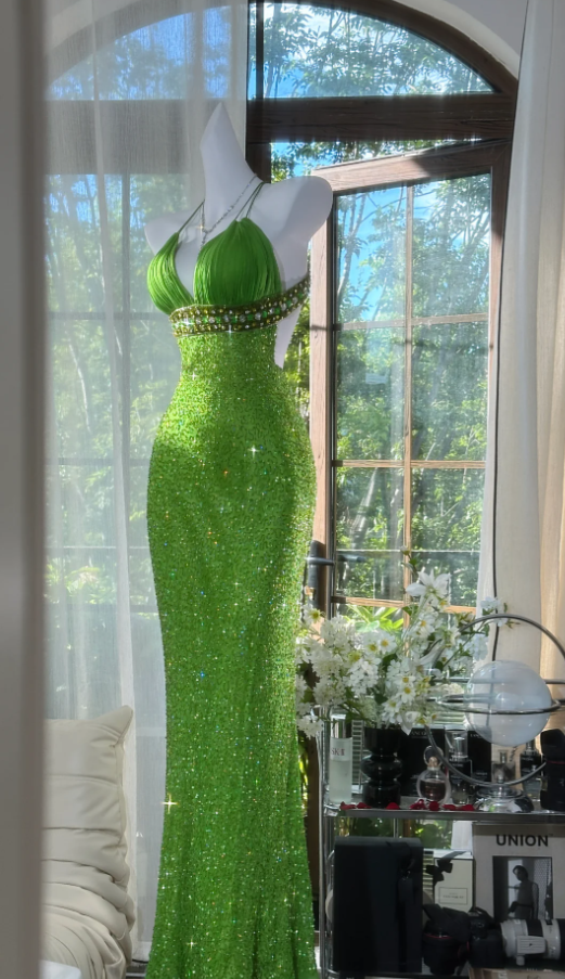 Sparkly Green Halter V Neck Sequin Beaded Mermaid Prom Dress Backless Long Evening Gown