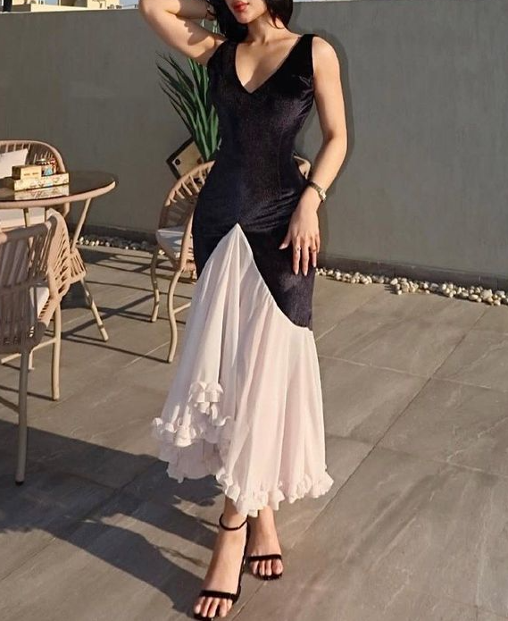 Classy V Neck Black Velvet White Chiffon Pleated Mermaid Evening Dress Long Wedding Guest Dress