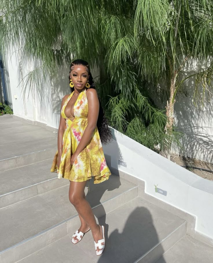 Sexy Halterneck Deep V-Neck Yellow Backless Mini Cocktail Dress Short Homecoming Dress