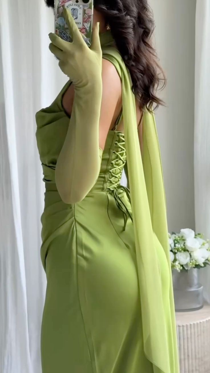 Elegant Green Spaghetti Straps Satin Pleated Mermaid Party Dress Formal Wedding Guest Dress