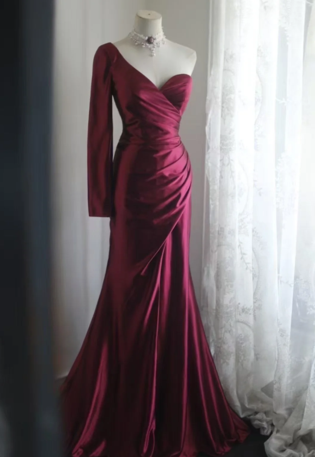 Vintage Burgundy One Shoulder Satin Pleated Long Wedding Guest Dress Formal Slit Party Dress