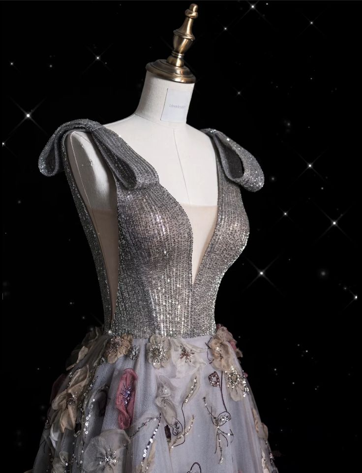 Charming Deep V Tulle Beded Appliques Ball Gown Gray A Line Prom Evening Dress