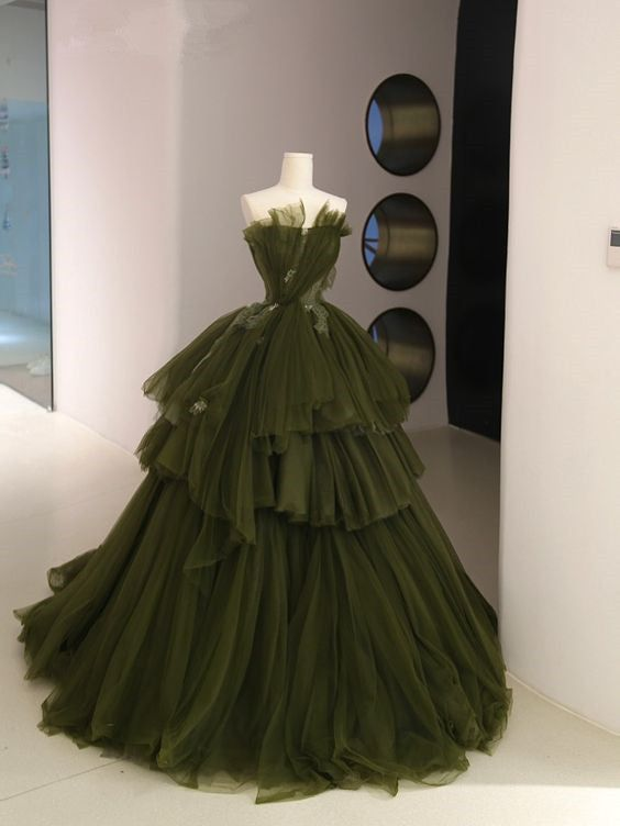 Vintage Green Tulle Appliques Layered Birthday Ball Gown Quinceanera Dress