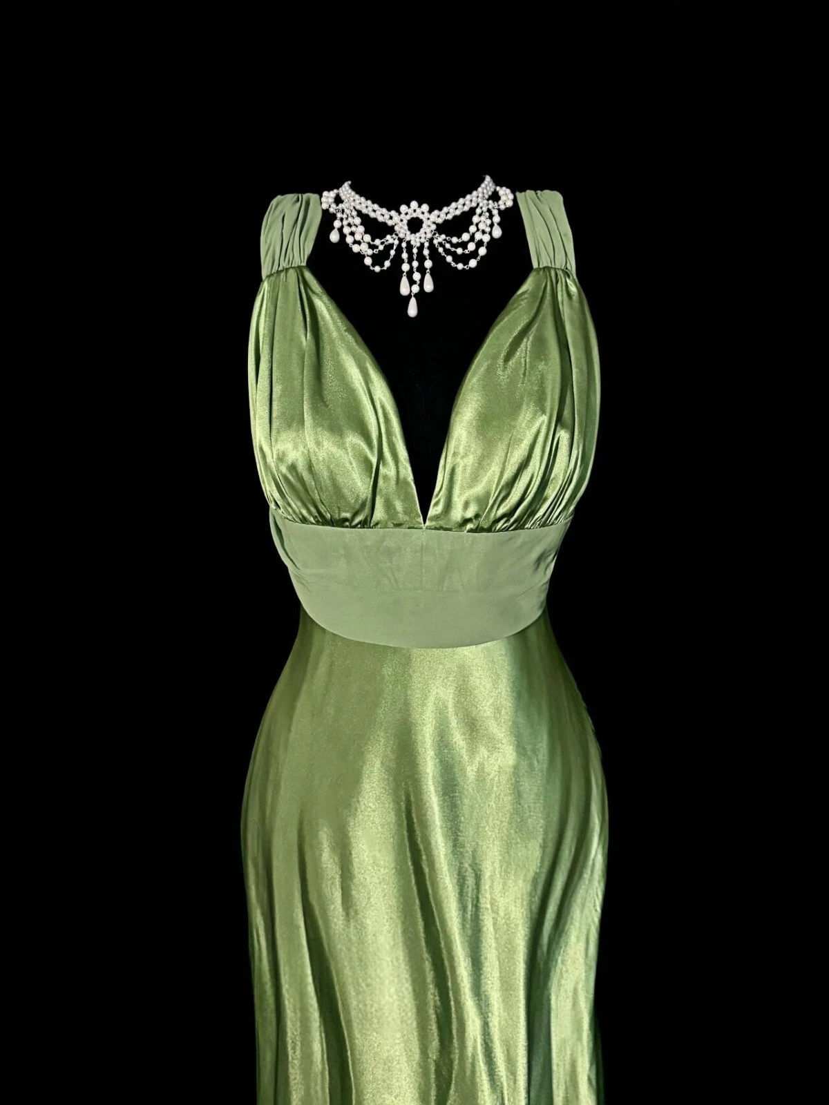 Sexy Green Prom Dress Satin V-Neck Backless Pleated Evening Dress