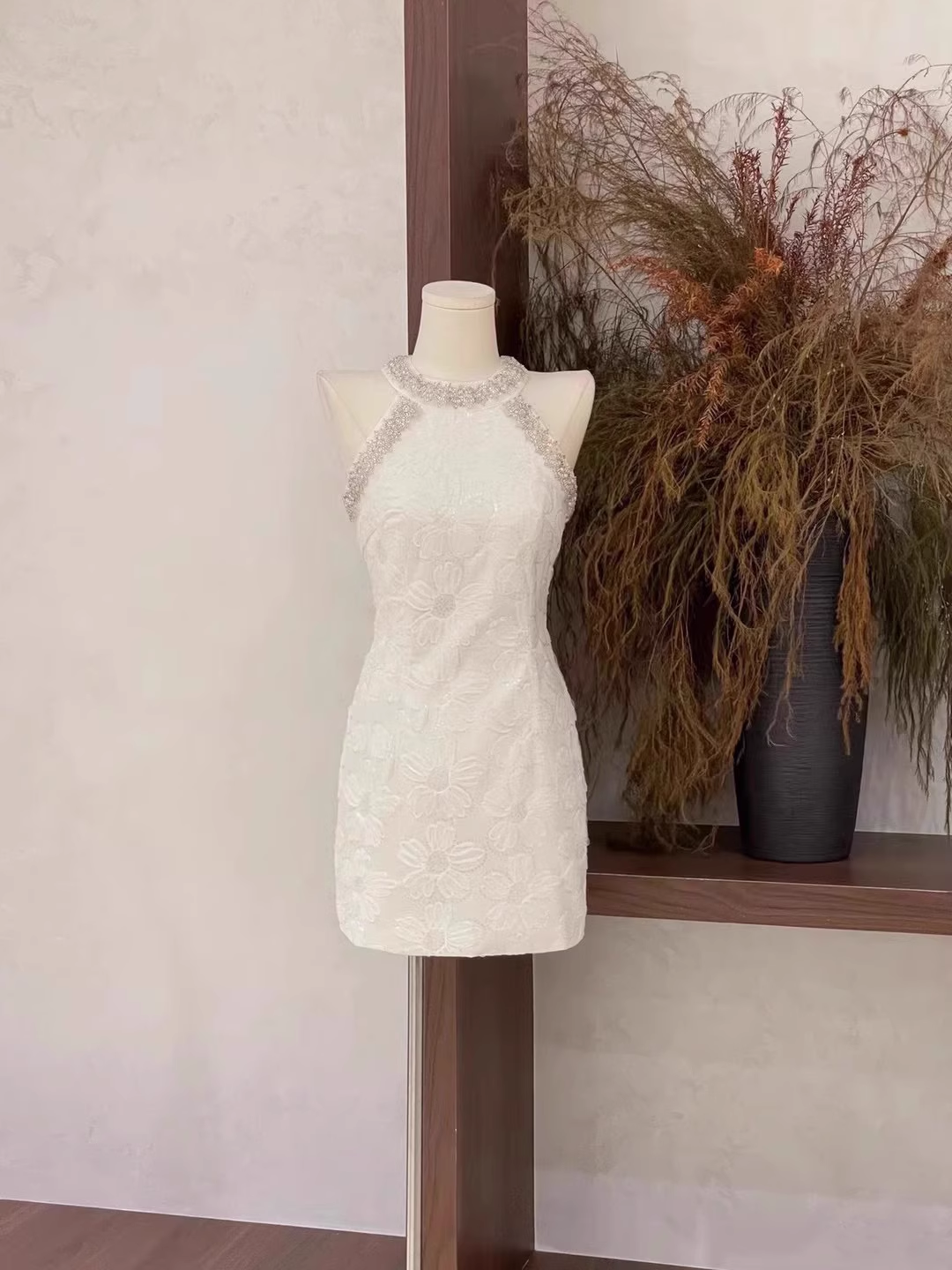 Classy White Three-Dimensional Flower Round Neck Sleeveless Halter Short Party Dress Birthday Outfits