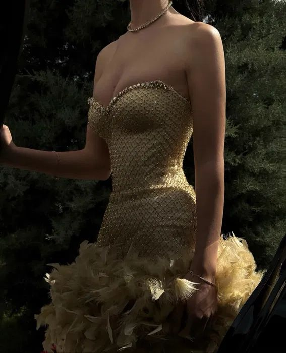 Gorgeous Sweetheart Strapless Sequin Feathers Yellow Cocktail Dress A-Line Short Party Dress