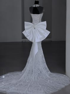 Chic Mermaid Scoop Neckline Cap Sleeves Tulle White Long Wedding Dresses With Bow