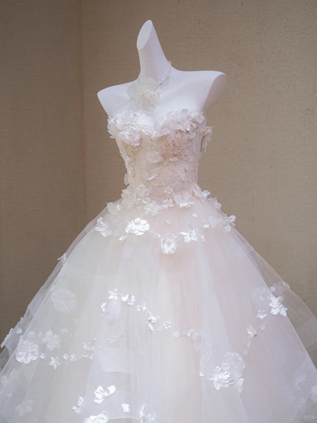 Sweet Strapless White Tulle Appliques Long Wedding Dress Bridal Dress