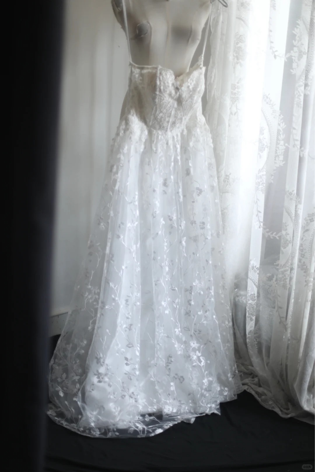 Vintage White Spaghetti Straps Lace A Line Wedding Dress Guest Dress