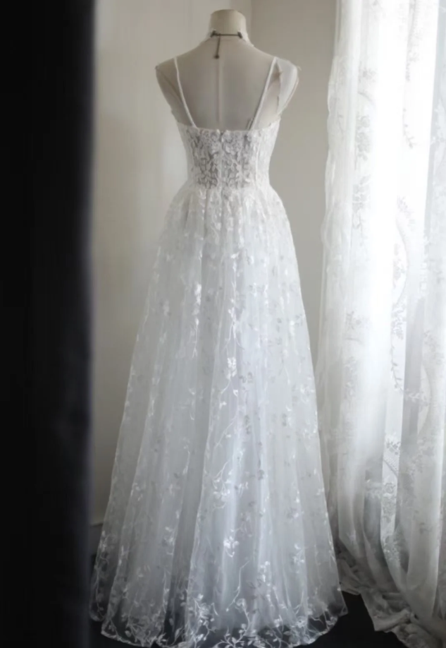 Glamorous Spaghetti Straps White Tulle Lace A Line Long Wedding Dress Bridal Dress