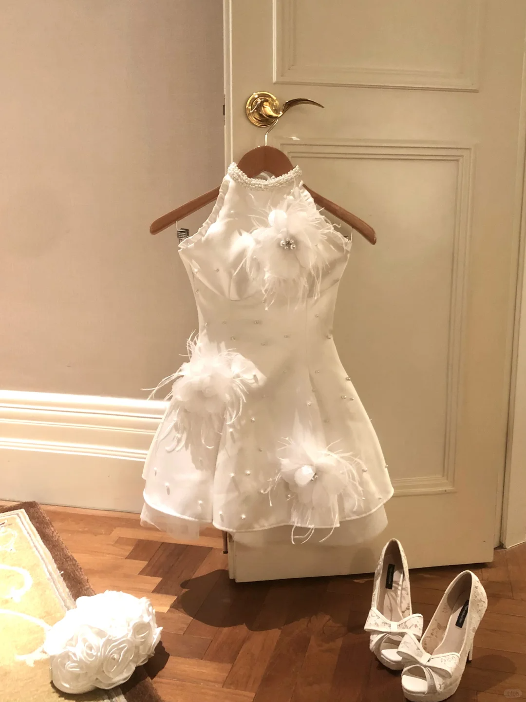Cute White Sleeveless Satin Beaded Short Homecoming Dress Formal 20th Birthday Outfits