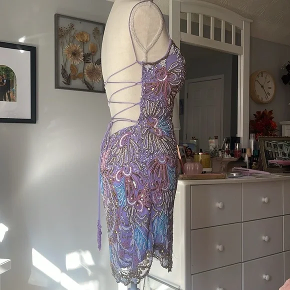 Gorgeous Lavender Spaghetti Straps Lace Sequin Beaded Sheath Cocktail Dress Backless Short Graduation Homecoming Dress