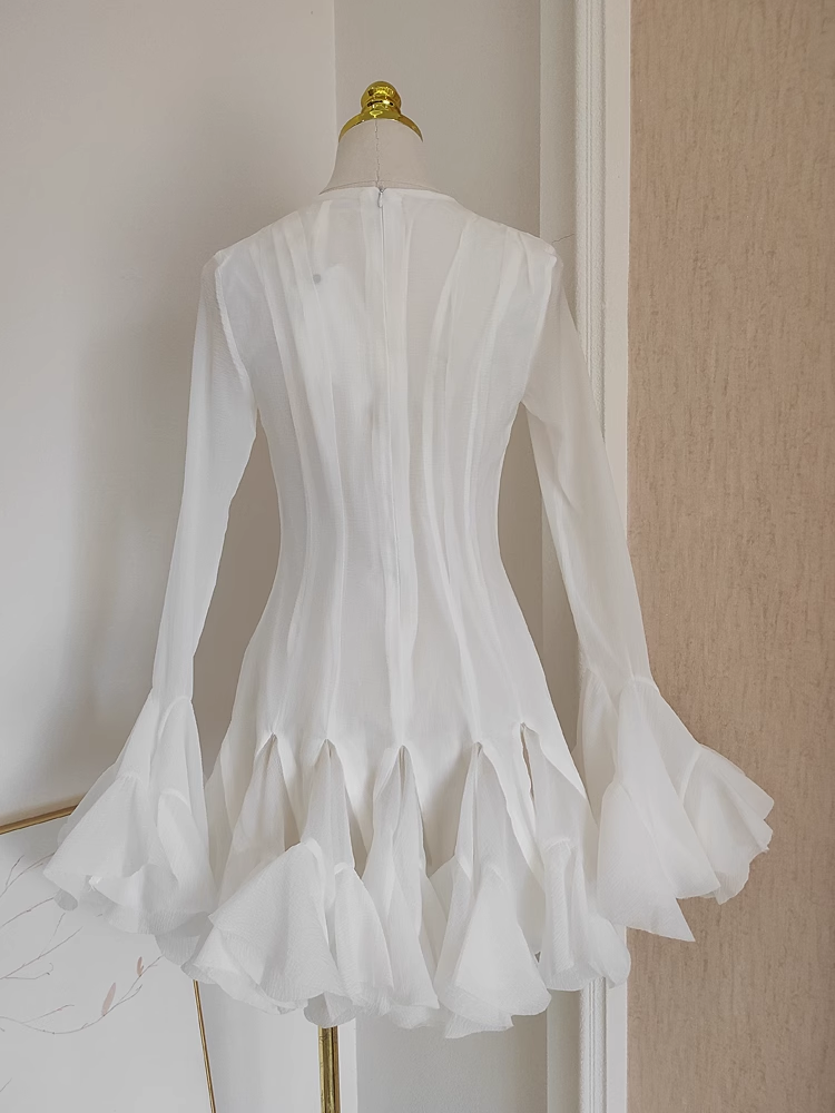 Cute Sheath Scoop Neckline White Long Sleeves Short Homecoming Dresses Birthday Outfits