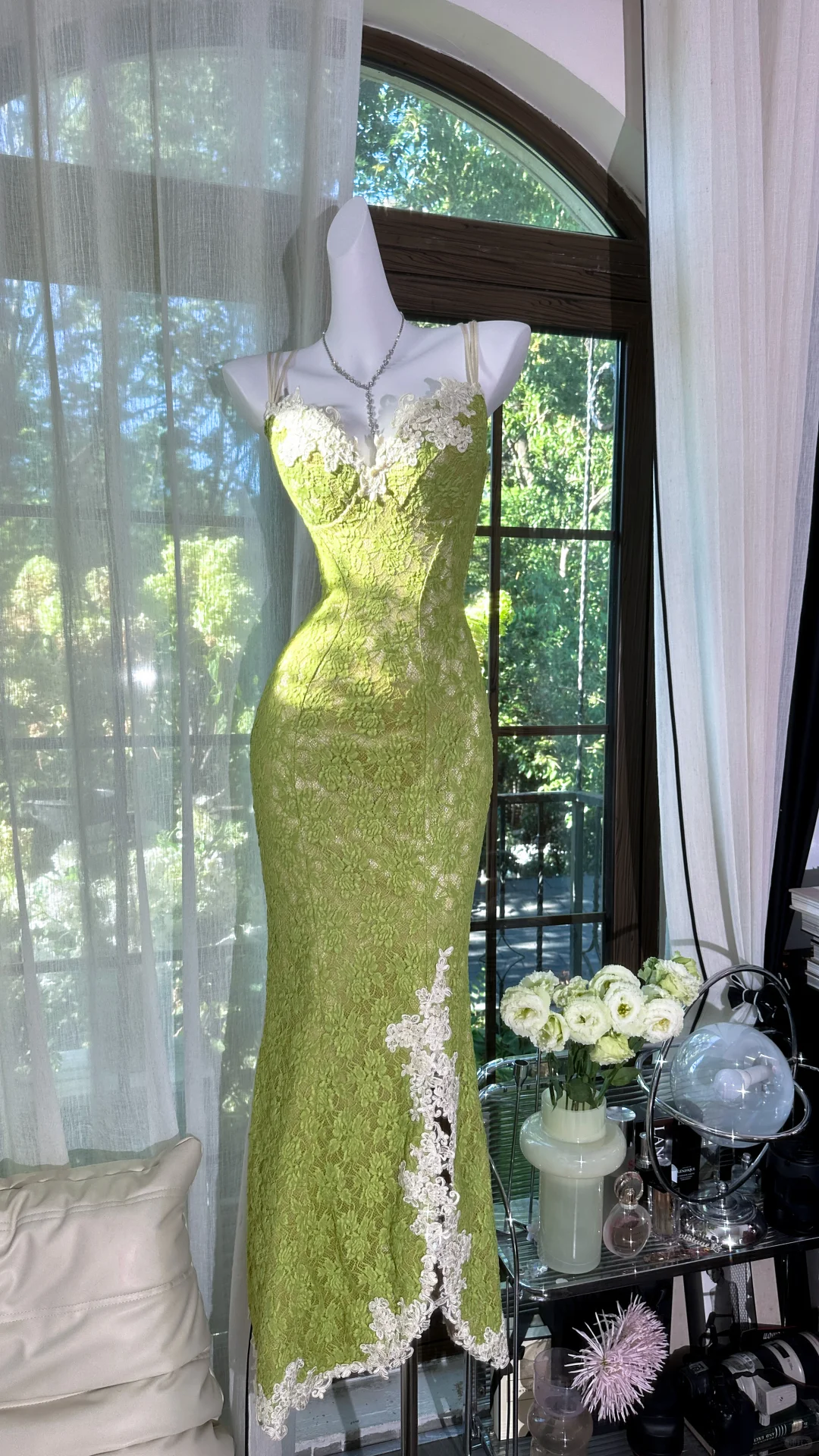 Vintage Spaghetti Straps Green Lace Appliques Slit Mermaid Prom Gown Long Party Dress