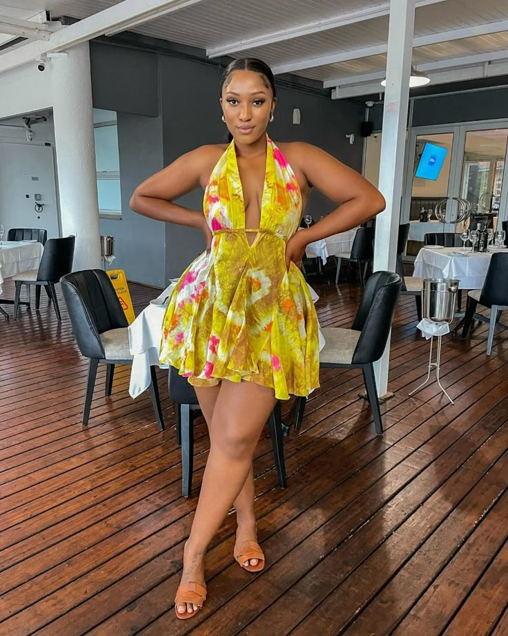 Sexy Halterneck Deep V-Neck Yellow Backless Mini Cocktail Dress Short Homecoming Dress