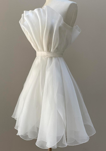 Unique Strapless Ruched Sleeveless Short Homecoming Party Dresses
