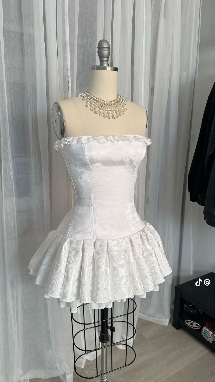 Chic Satin Print Floral A Line Homecoming Dress White Strapless Birthday Dress