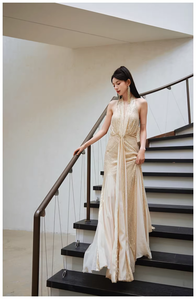 Gorgeous Halter V Neck Champagne Gold Sequin Mermaid Long Evening Dress Formal Birthday Outfits