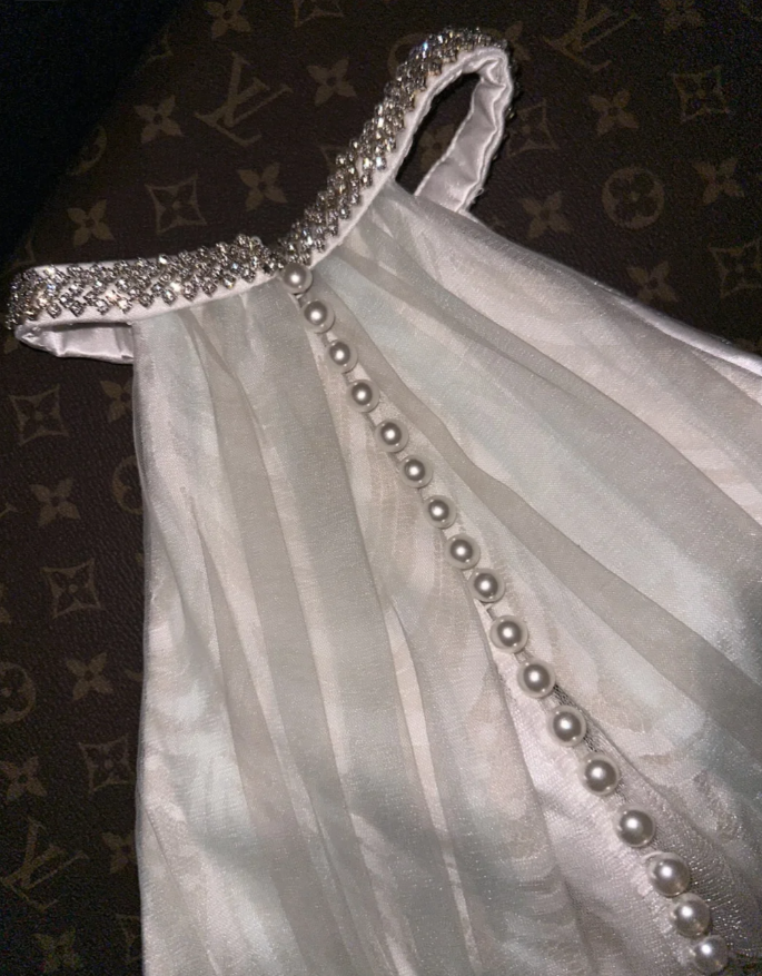 Pretty Sleeveless White Halter Tulle Mermaid Long Wedding Dress