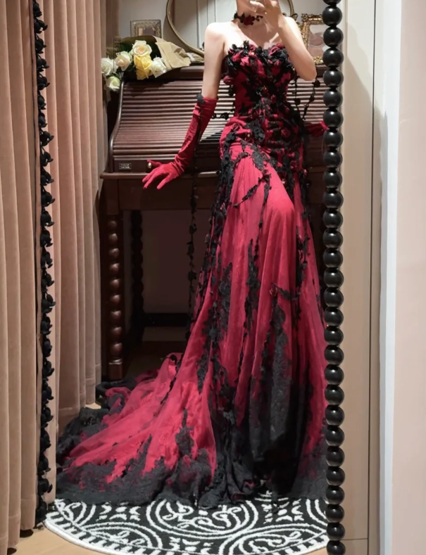 Charming Spaghetti Straps Burgundy Lace Appliques Beaded Mermaid Long Party Dress Evening Dress With Flowers