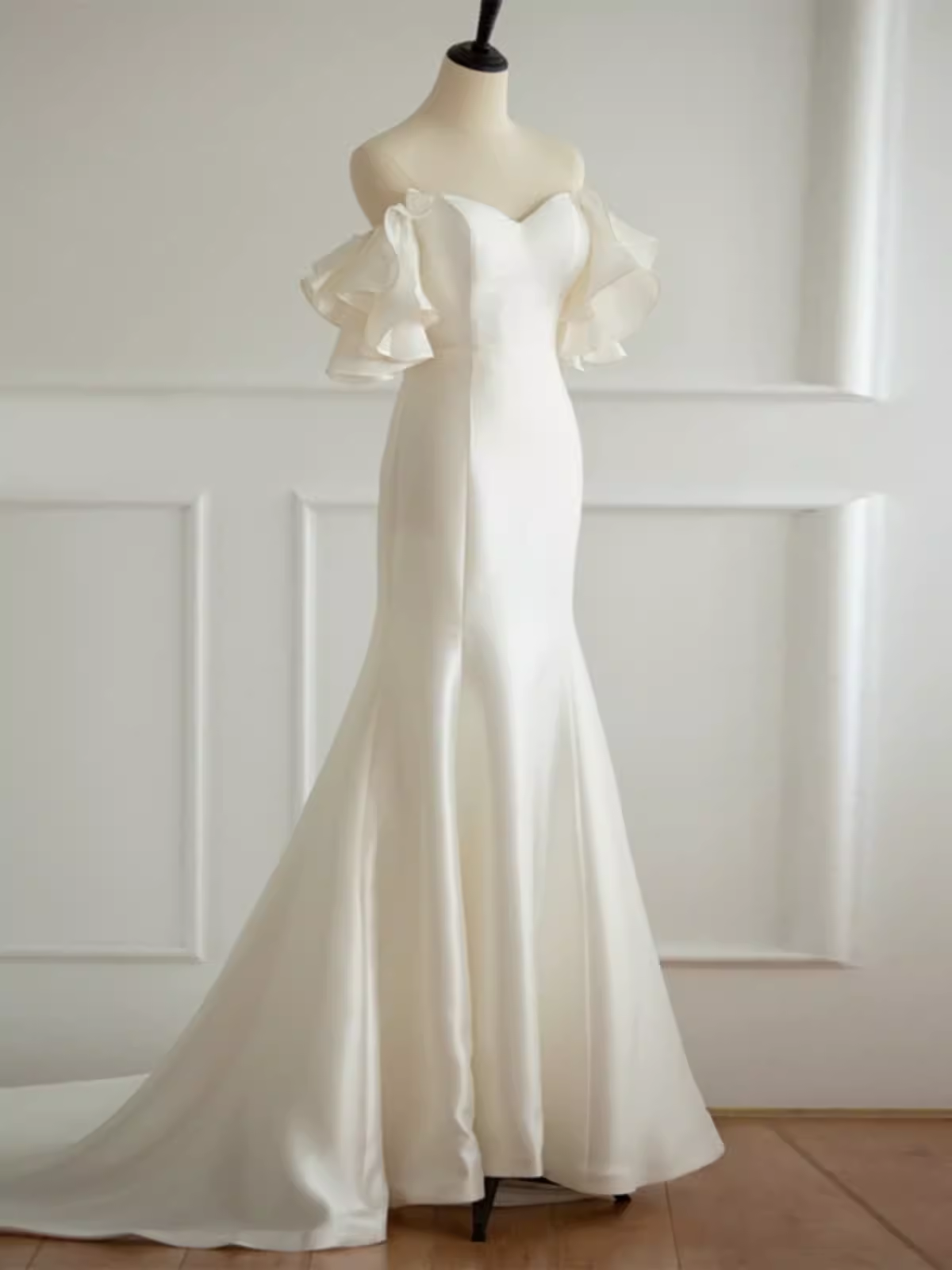 Ball Gown Strapless White Satin Long Wedding Dresses