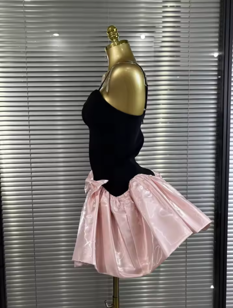 Pretty Spaghetti Straps V Neck A Line Short Graduation Homecoming Dress Mini Cocktail Dress With Bow