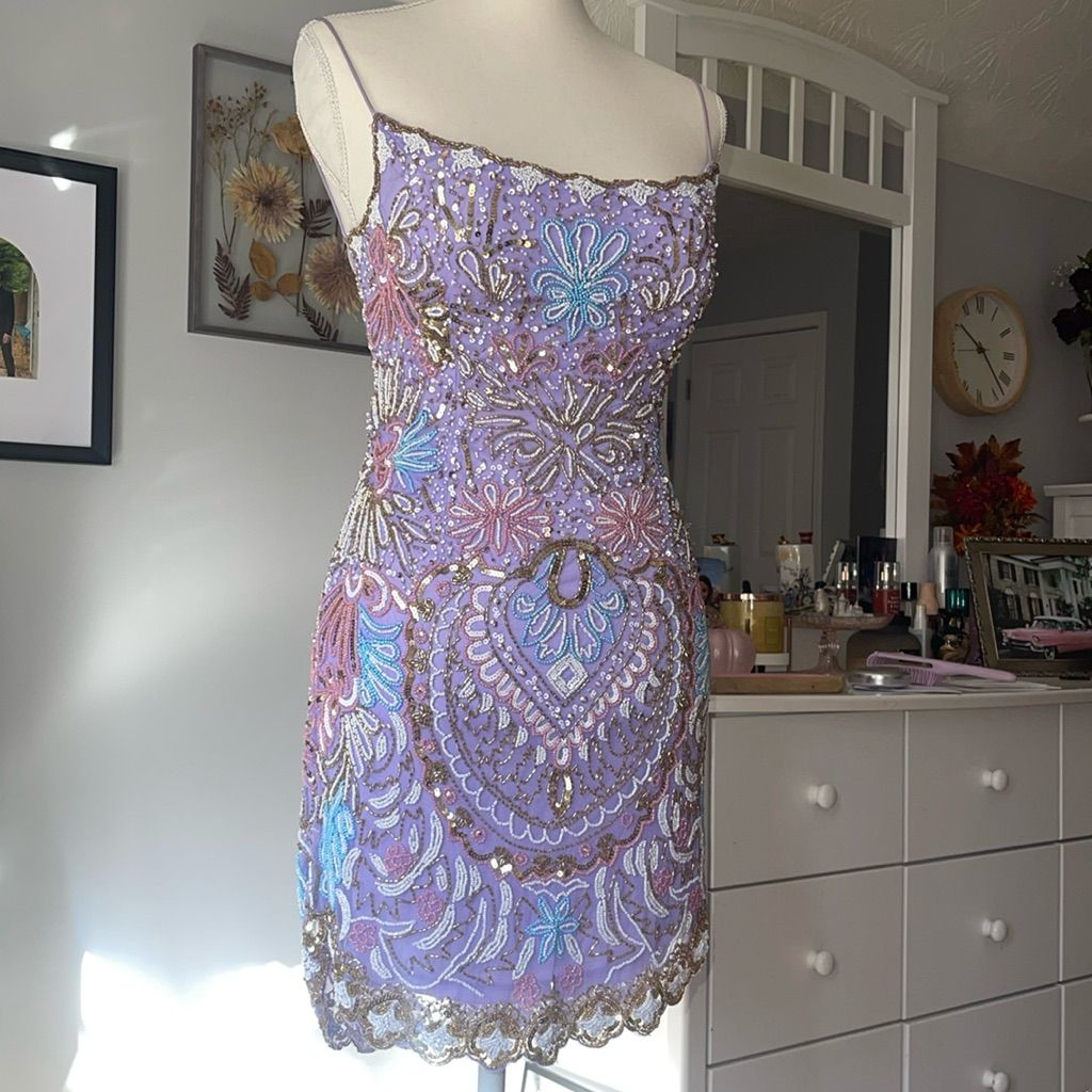 Gorgeous Lavender Spaghetti Straps Lace Sequin Beaded Sheath Cocktail Dress Backless Short Graduation Homecoming Dress