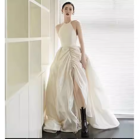 Vintage Ball Gown Scoop Neckline White Satin Wedding Dresses