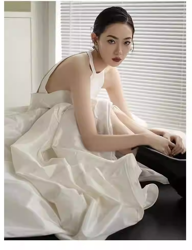 Vintage Ball Gown Scoop Neckline White Satin Wedding Dresses