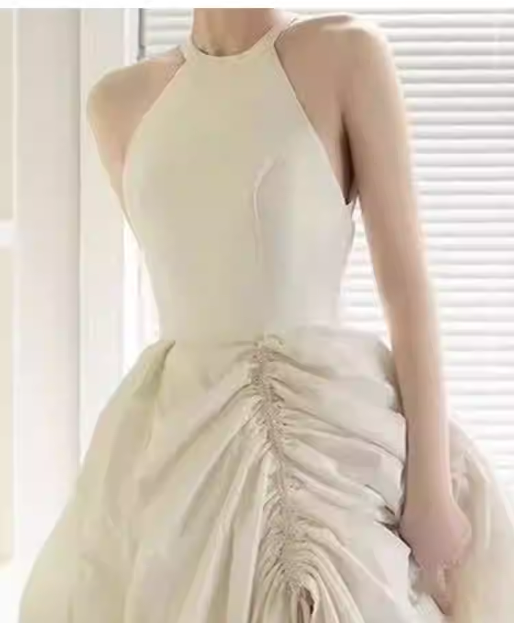 Vintage Ball Gown Scoop Neckline White Satin Wedding Dresses