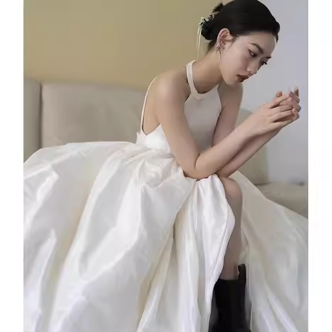 Vintage Ball Gown Scoop Neckline White Satin Wedding Dresses
