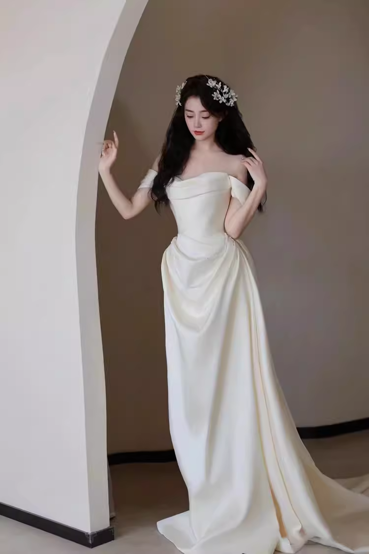 Vintage A line Off The Shoulder White Wedding Dress With Short Sleeves
