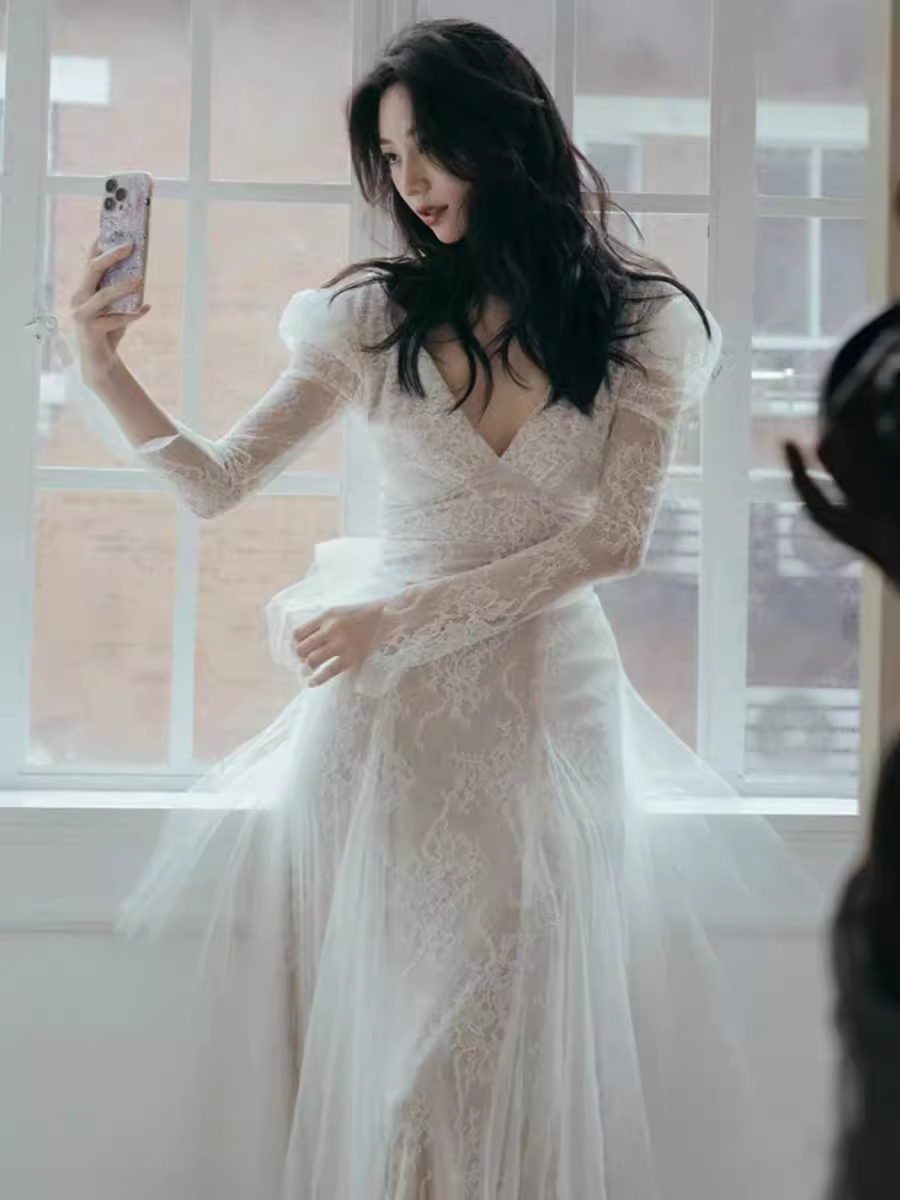 Chic Mermaid V Neckline Lace White Wedding Dress With Long Sleeves