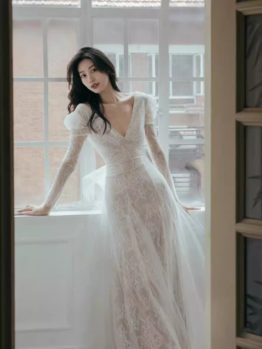 Chic Mermaid V Neckline Lace White Wedding Dress With Long Sleeves