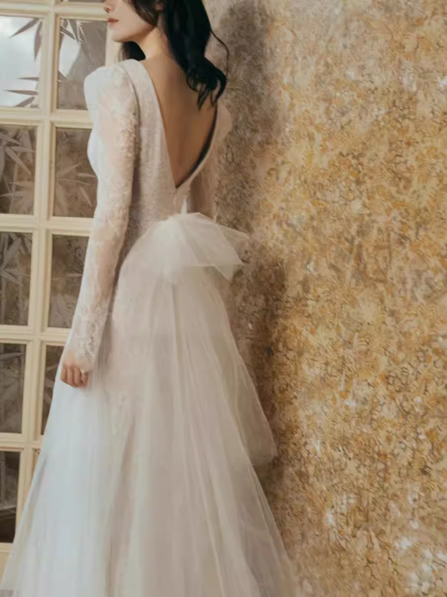 Chic Mermaid V Neckline Lace White Wedding Dress With Long Sleeves