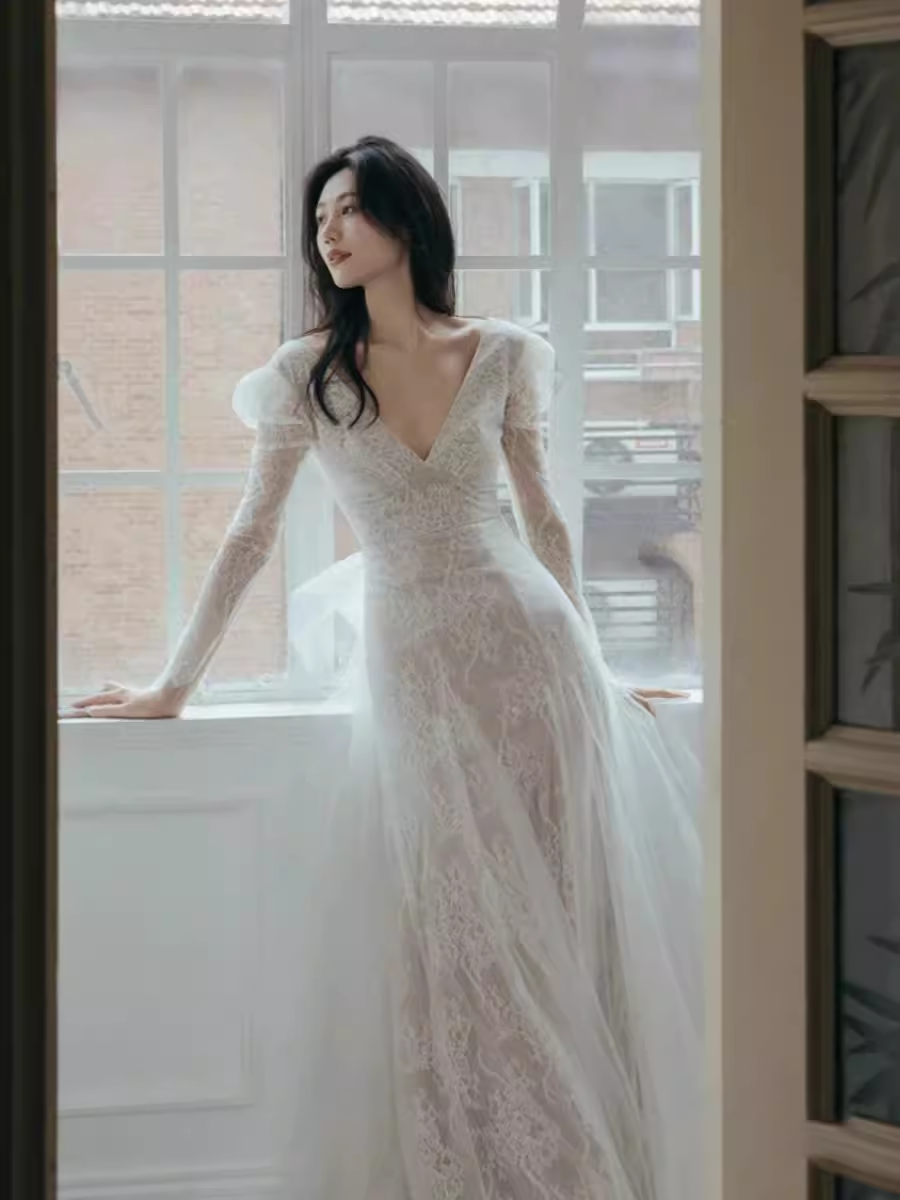 Chic Mermaid V Neckline Lace White Wedding Dress With Long Sleeves
