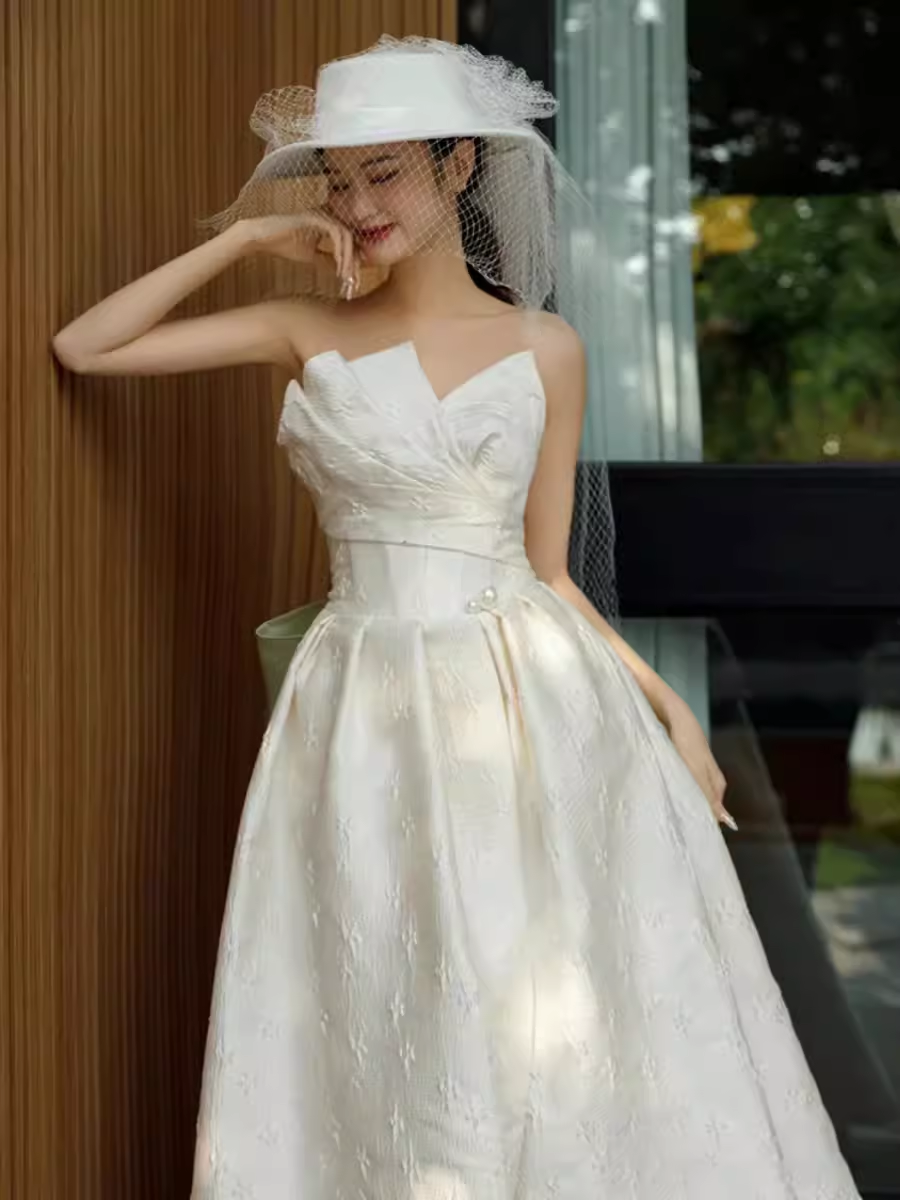 Chic A Line Strapless Sleeveless Lace White Wedding Dresses