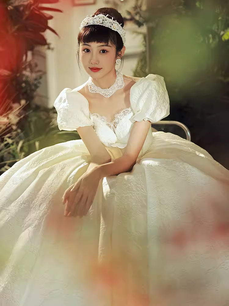 Chic Ball Gown Short Sleeves Lace Wedding Dress
