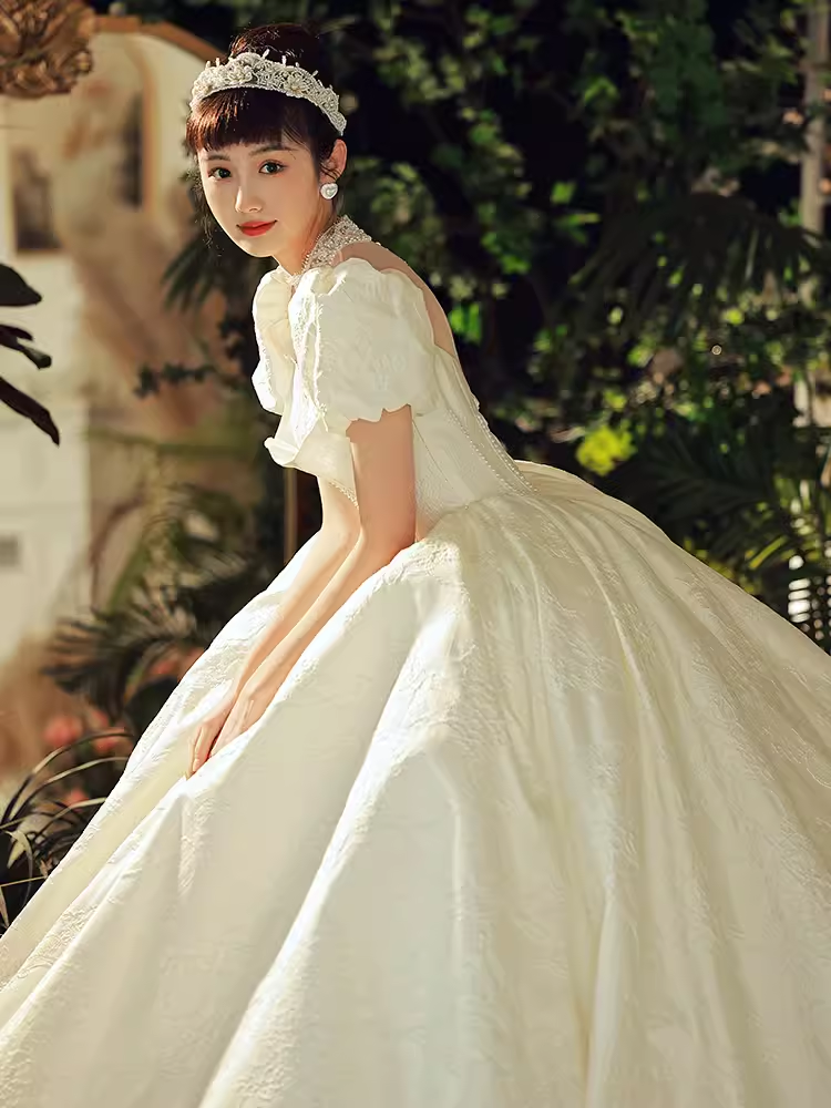 Chic Ball Gown Short Sleeves Lace Wedding Dress