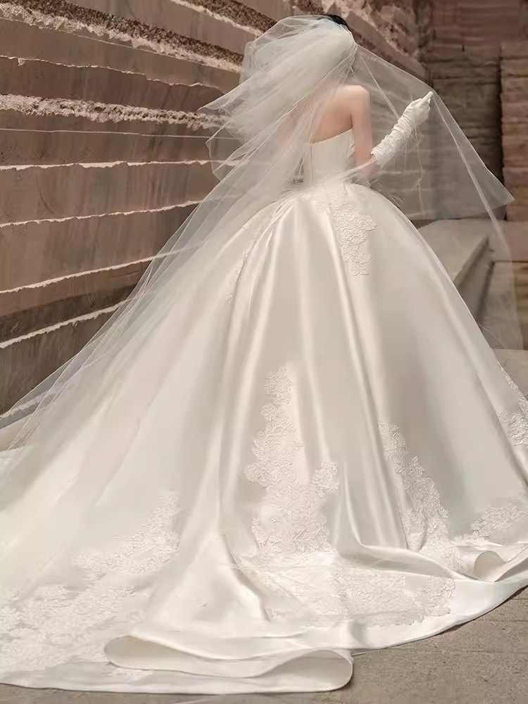 Vintage Ball Gown Strapless Sleeveless Lace Wedding Dress