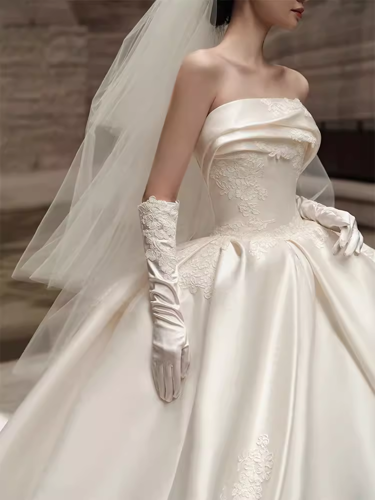 Vintage Ball Gown Strapless Sleeveless Lace Wedding Dress